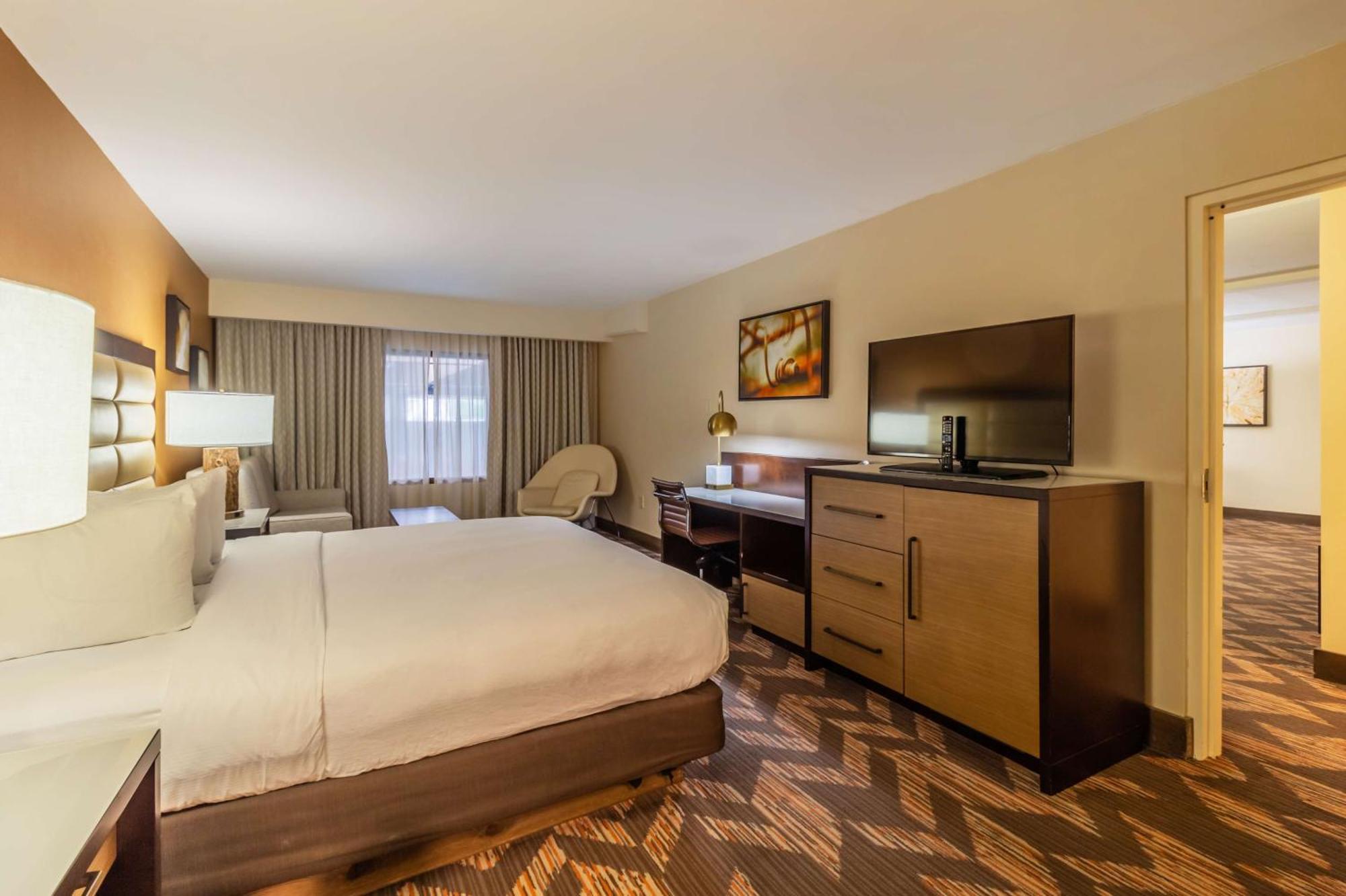 Doubletree By Hilton Lawrence Hotel Exterior photo