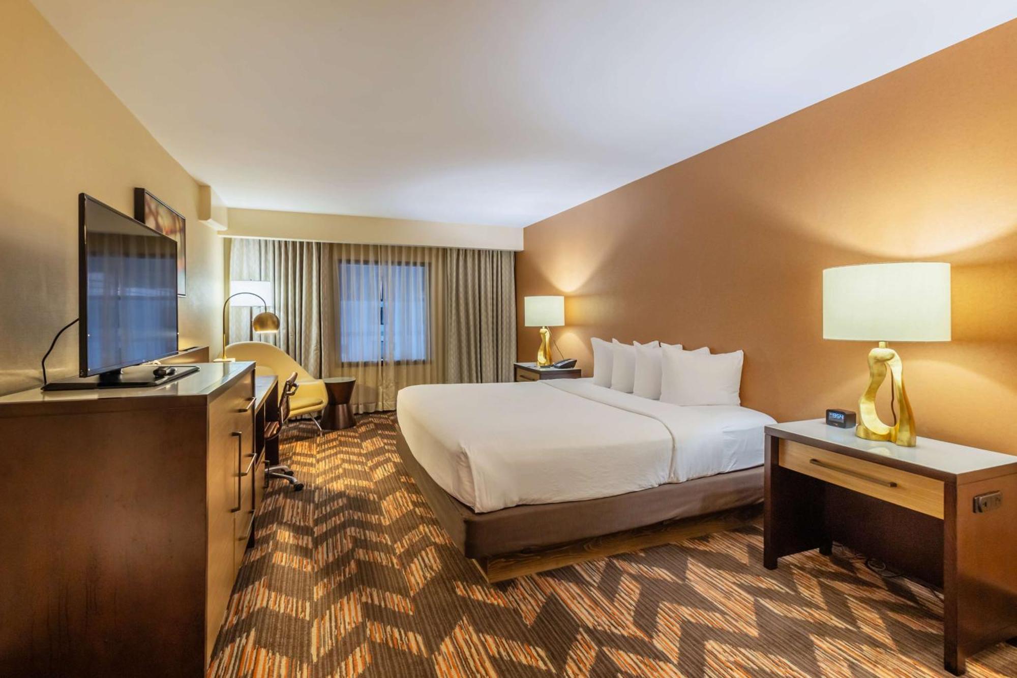 Doubletree By Hilton Lawrence Hotel Exterior photo