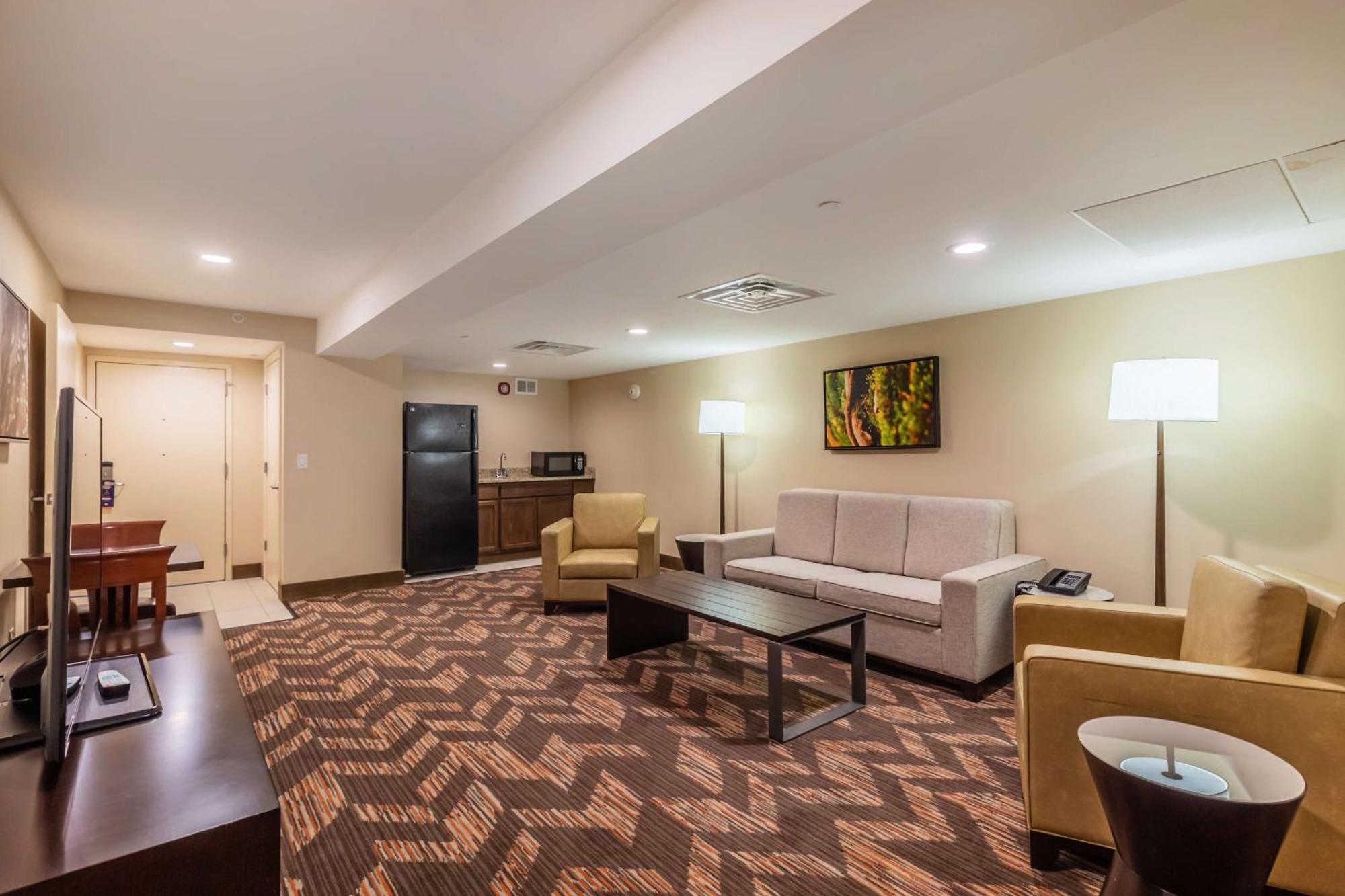 Doubletree By Hilton Lawrence Hotel Exterior photo
