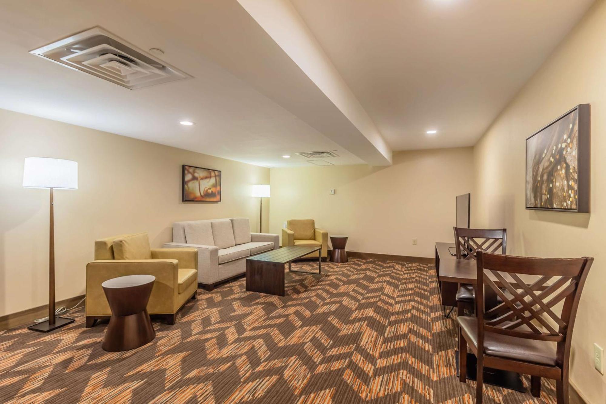 Doubletree By Hilton Lawrence Hotel Exterior photo