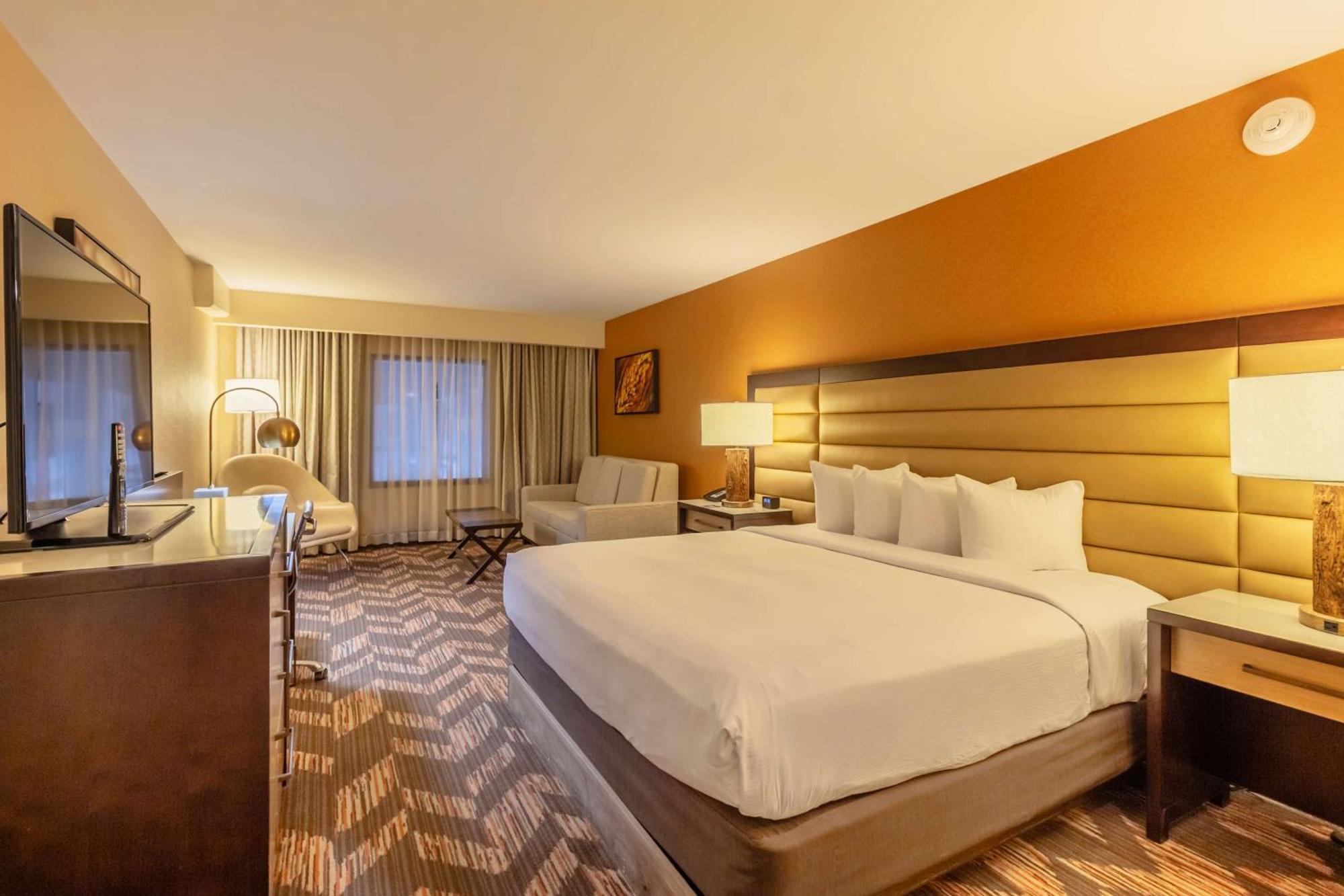 Doubletree By Hilton Lawrence Hotel Exterior photo